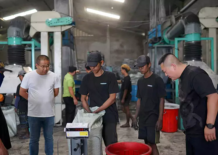 インドネシア顧客のヤシガラ活性炭工場徹底訪問：生産力と協力の誠実さを目の当たりにする